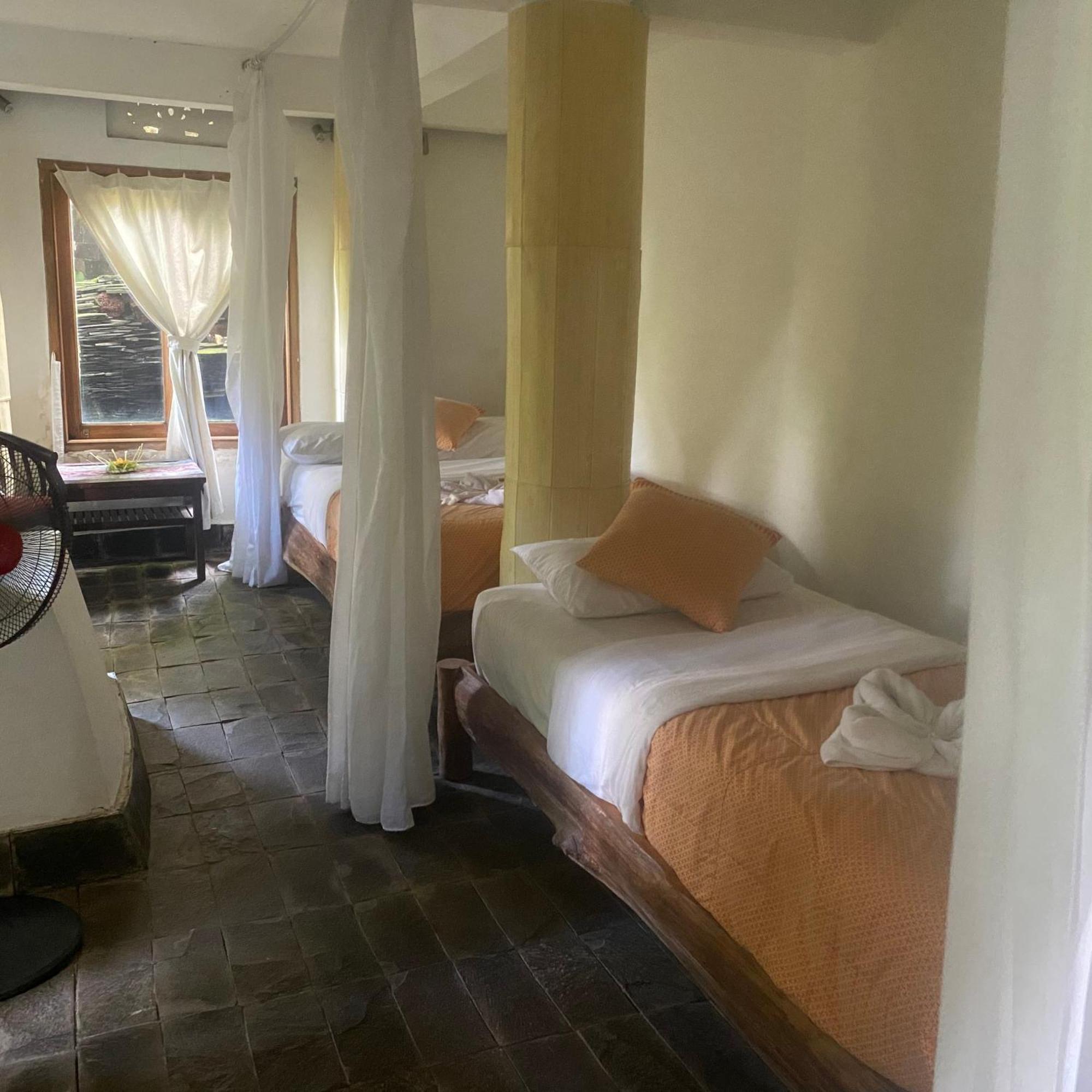 Omunity Bali Hotel Singaraja Kültér fotó