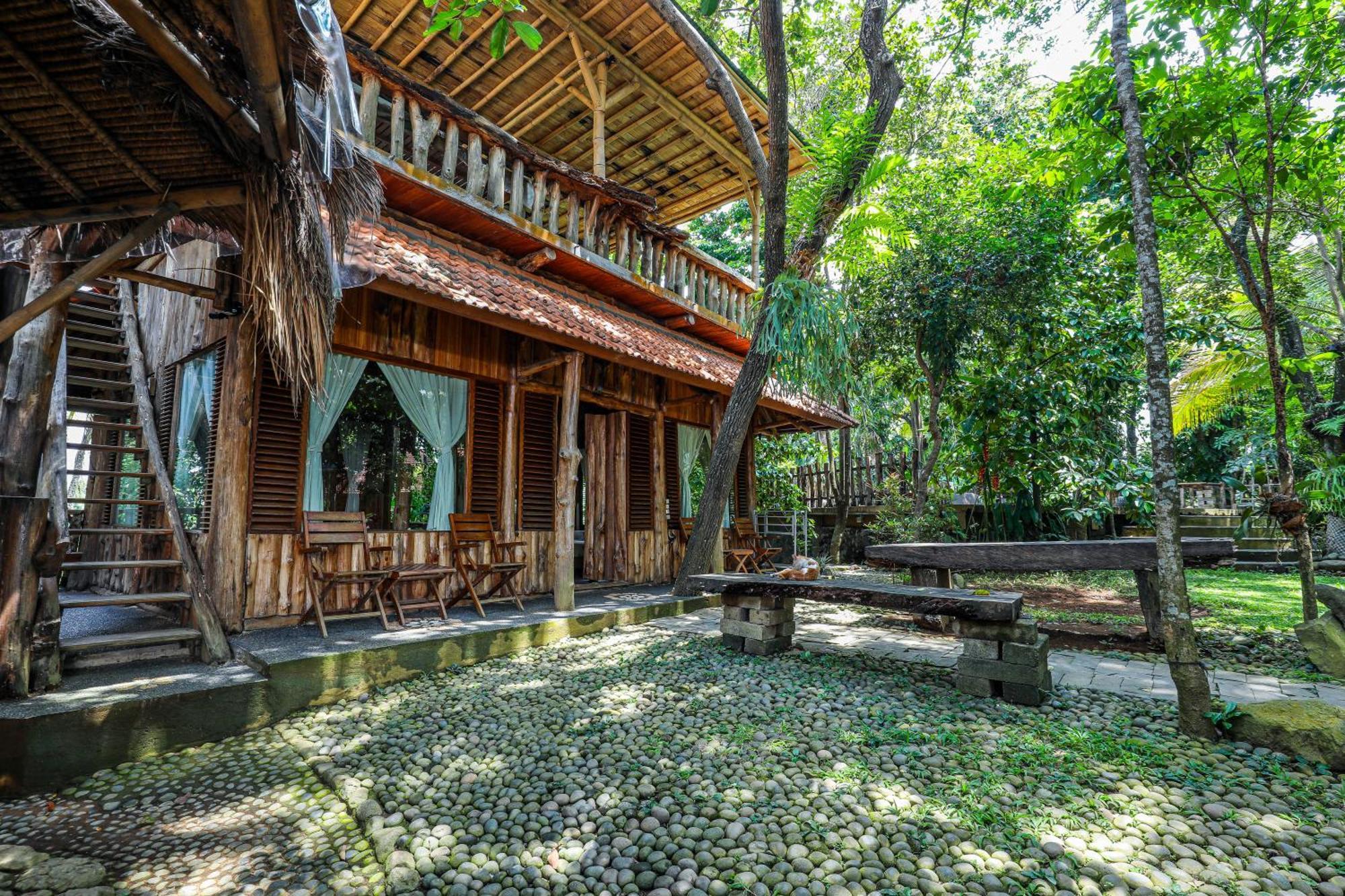 Omunity Bali Hotel Singaraja Kültér fotó