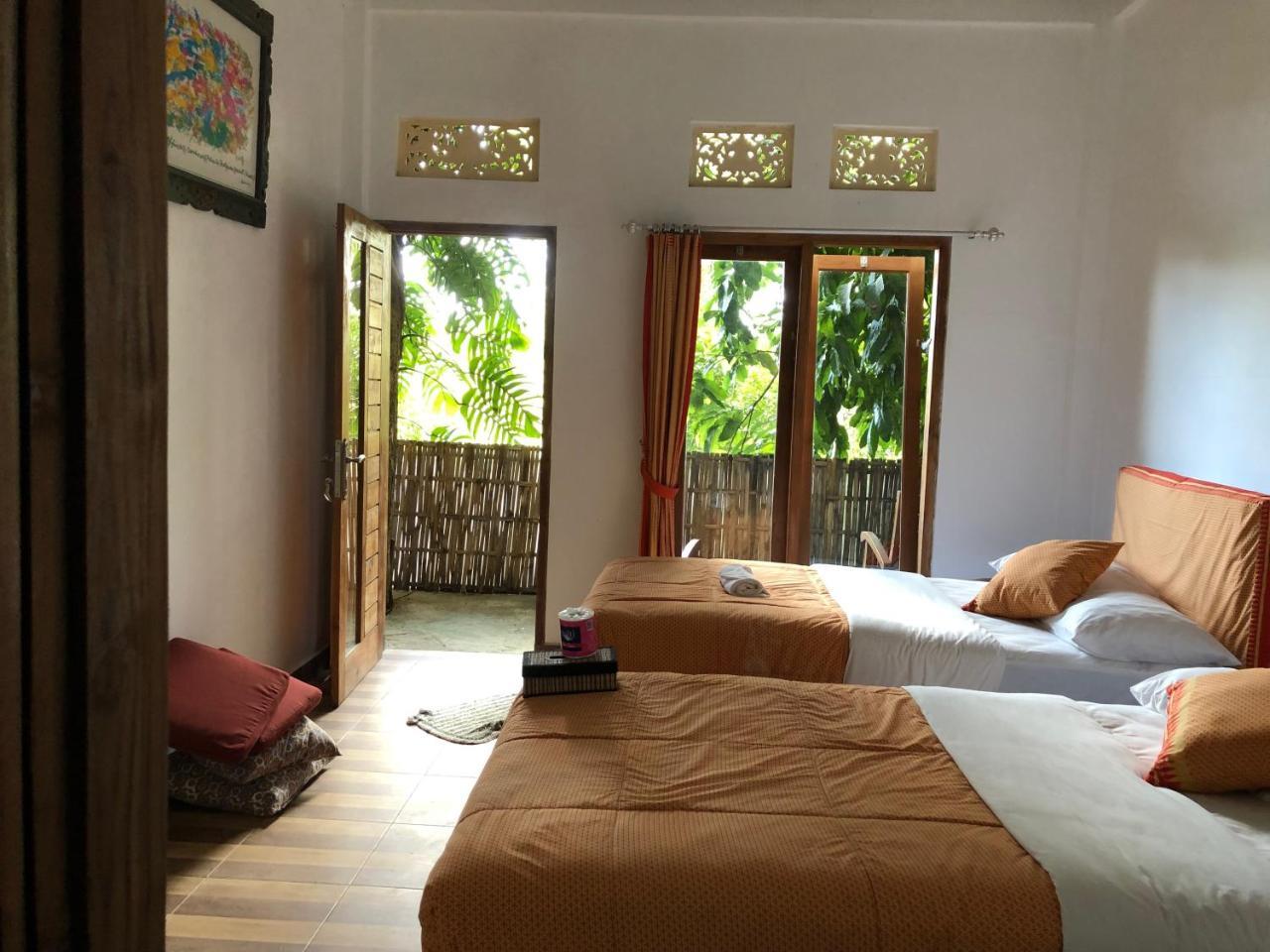 Omunity Bali Hotel Singaraja Kültér fotó